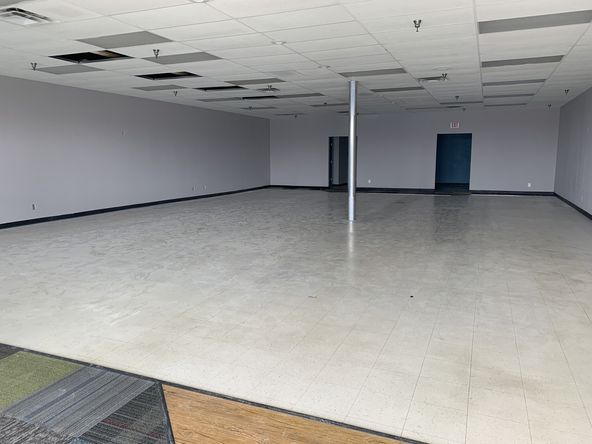 Blackiston Mill Rd Shopping Center: 1418 & 1420 Blackiston Mill Rd, Clarksville, IN 47129